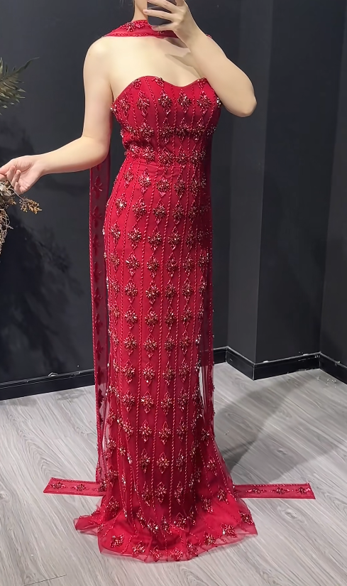 Chic Burgundy Long Prom Dresses Strapless Sheath Evening Dresses Beaded Tulle Sleeveless Formal Dresses ED06084