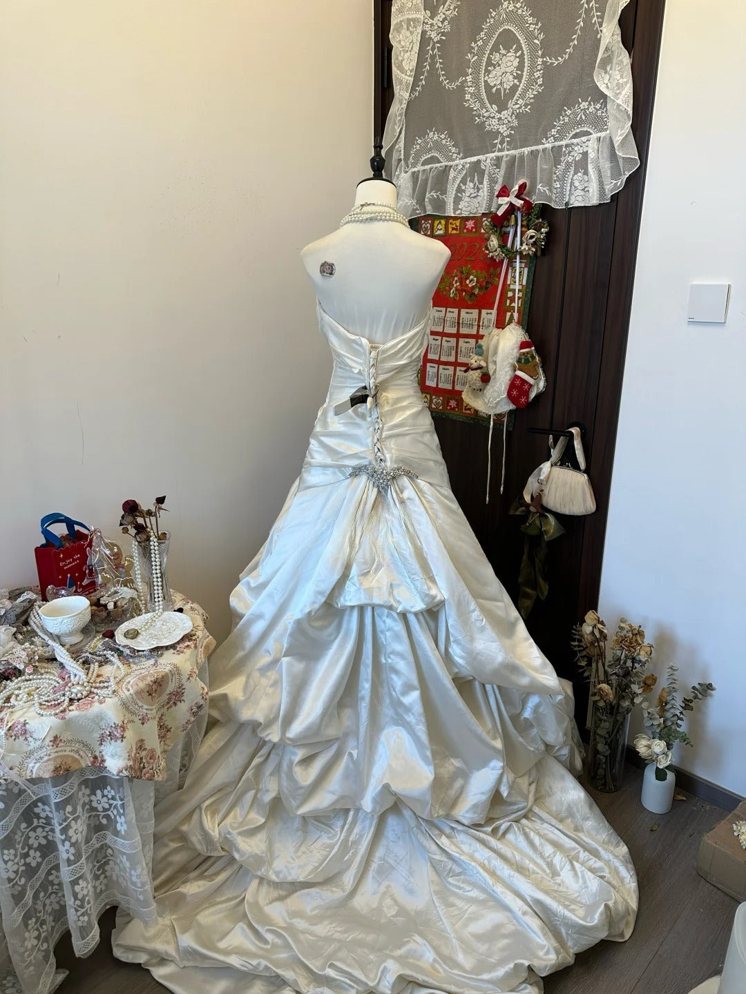 Chic A-Line Long Wedding Dresses Sweetheart Satin White Bridal Dresses Sleeveless Bridal Gowns ED06216