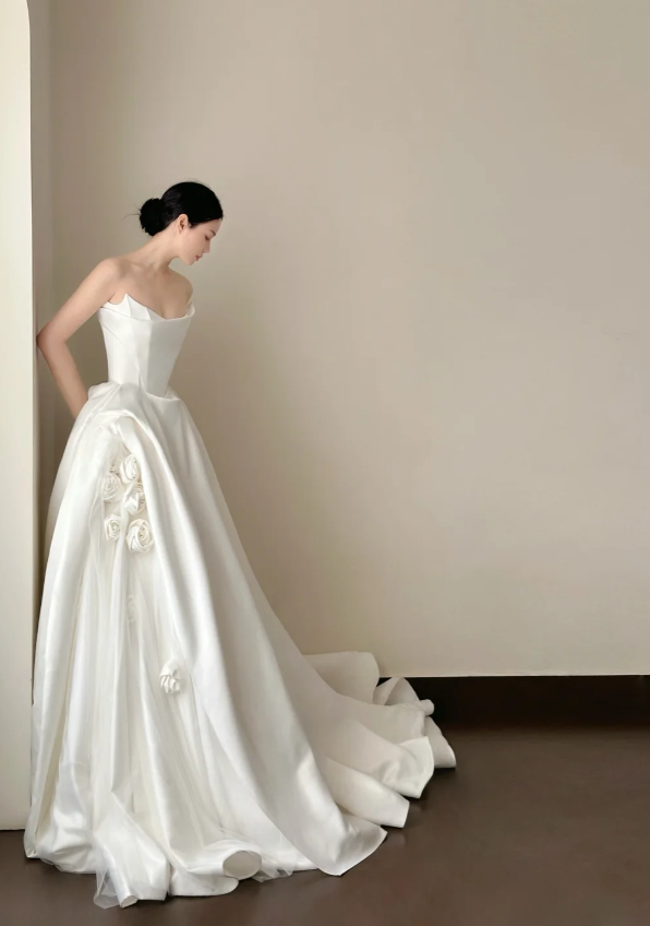 Timeless A-Line Long Wedding Dresses Satin Strapless White Bridal Gowns Sleeveless Bridal Dresses ED06245