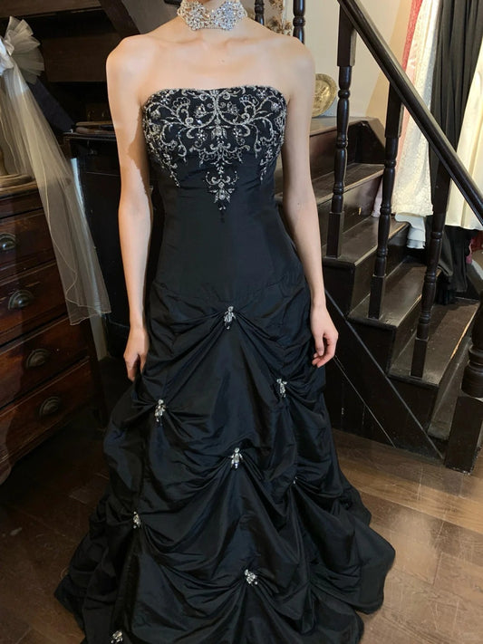 Gorgeous A-Line Black Long Prom Dresses Beaded Satin Strapless Evening Dresses Sleeveless Birthday Dresses ED06260