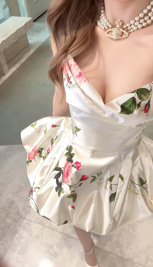 Chic A-Line White Short Prom Dress Satin Floral Sweetheart Evening Dress Sleeveless Party Dress ED06309