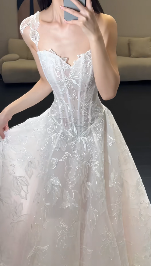 Elegant A-Line Long Wedding Dress Appliques Tulle White Bridal Dress Sleeveless Bridal Gown ED06323