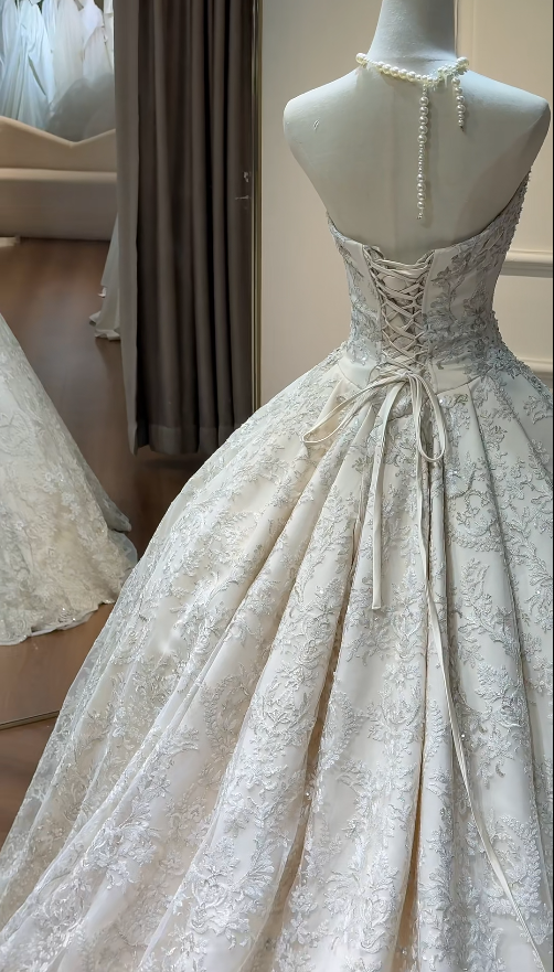 Elegant A-Line Long Wedding Dress Appliques Tulle Champagne Bridal Dress Sweetheart Sleeveless Bridal Gown ED06325