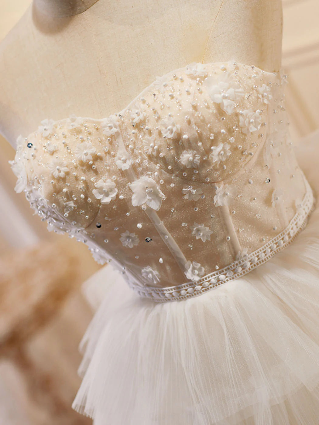 Beiges kurzes Ballkleid aus Tüll mit herzförmigem Ausschnitt, Beiges Homecoming-Kleid ED0636
