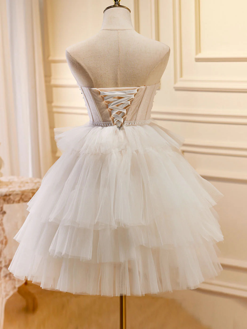 Beiges kurzes Ballkleid aus Tüll mit herzförmigem Ausschnitt, Beiges Homecoming-Kleid ED0636