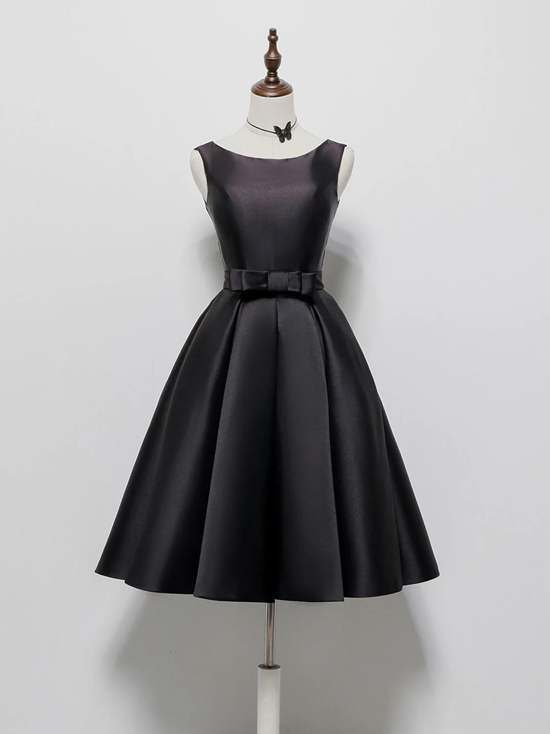Schlichtes A-Linien-Satin-Kurzballkleid in Schwarz, Schwarzes Homecoming-Kleid ED0637