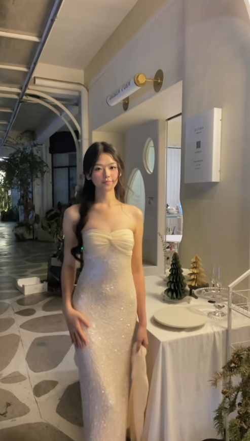 Elegant Sheath Champagne Long Prom Dress Sequins Spaghetti Straps Evening Dress Sleeveless Party Dress ED06400