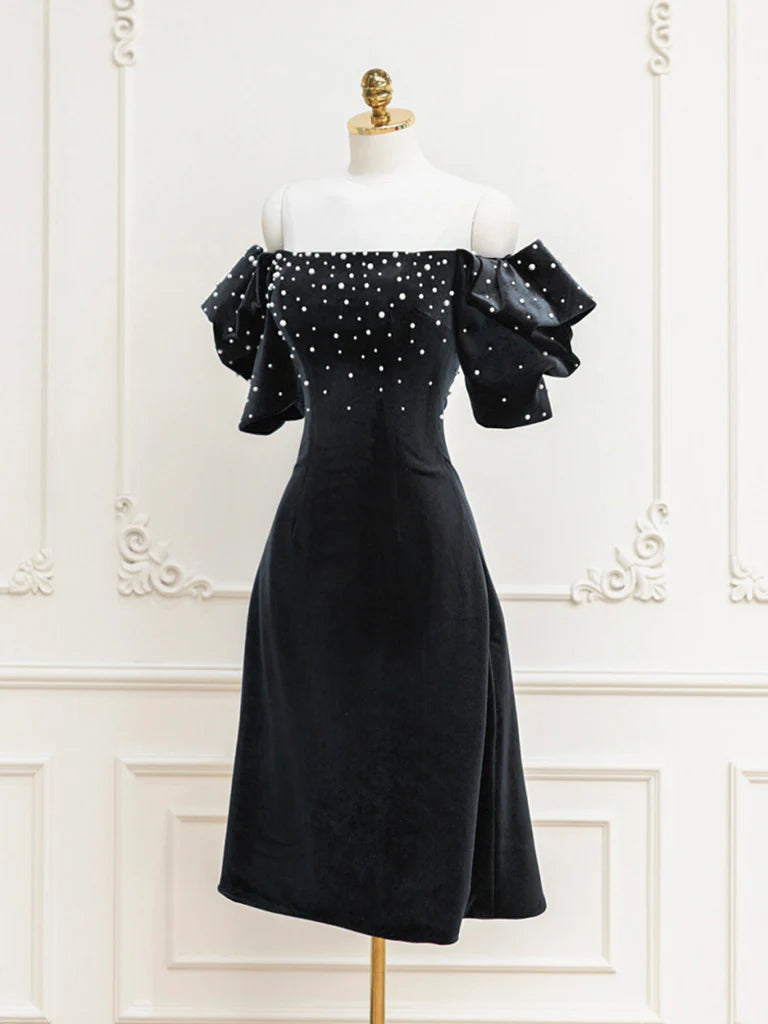 Schwarzes schulterfreies, kurzes Ballkleid aus Samt mit Perlen, schwarzes Abendkleid ED0649