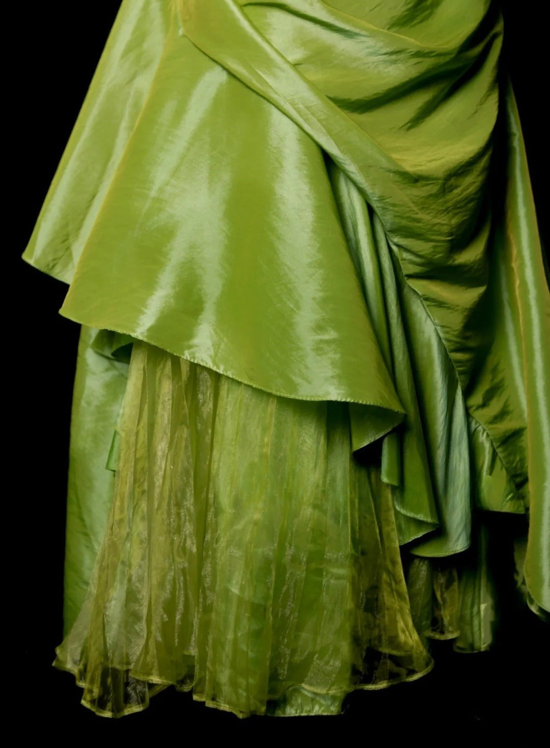 Wunderschönes dunkelolivgrünes herzförmiger Ausschnitt A-Linie Satin Tüll Kurzes Ballkleid Homecoming-Kleid ED02575