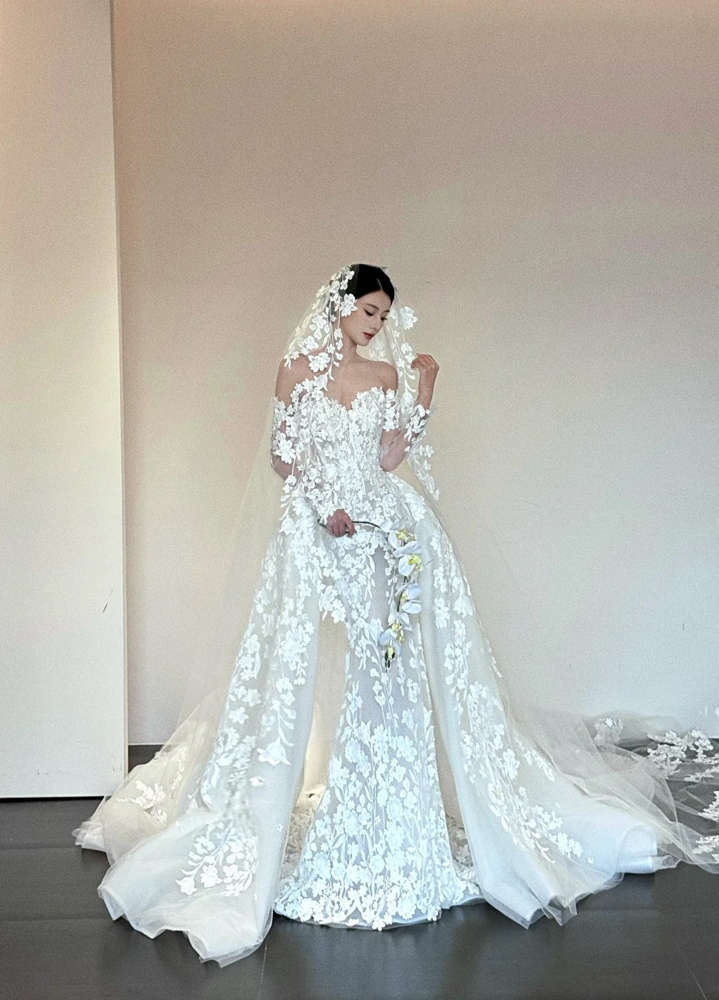 Modest Mermaid Long Wedding Dresses Appliques Tulle White Bridal Gowns Off-shoulder Sleeveless Bridal Dress ED06555