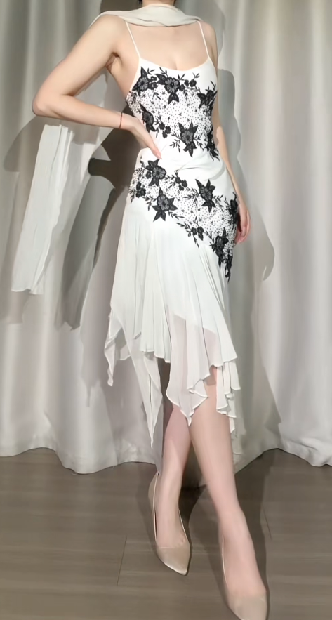 Chic White Knee Length Prom Dress Spaghetti Straps Sheath Evening Dress Beaded Chiffon Sleeveless Formal Dress ED06574