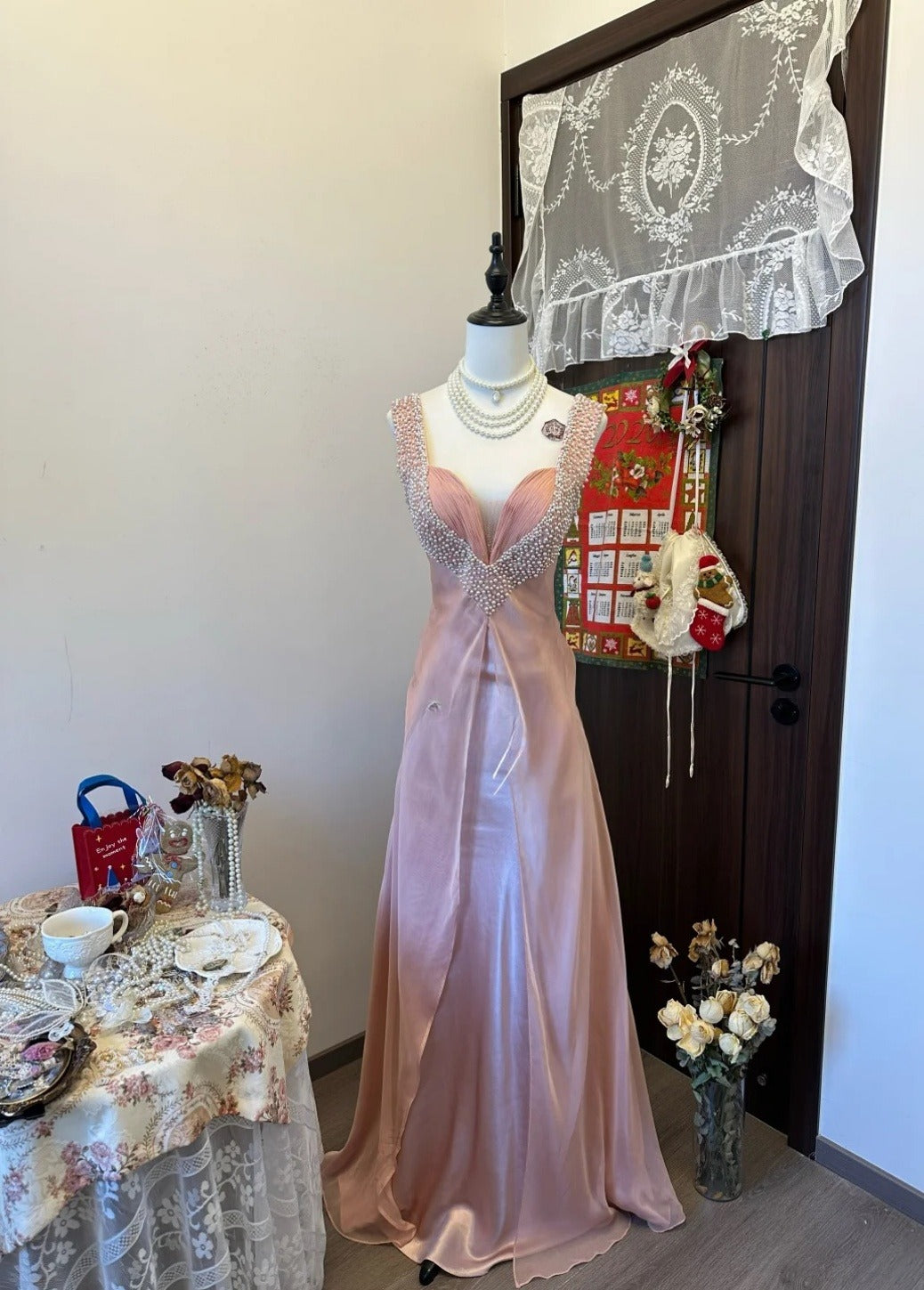 Gorgeous Pink Long Prom Dress Sweetheart A-Line Evening Dress Beaded Satin Sleeveless Birthday Dress ED06581