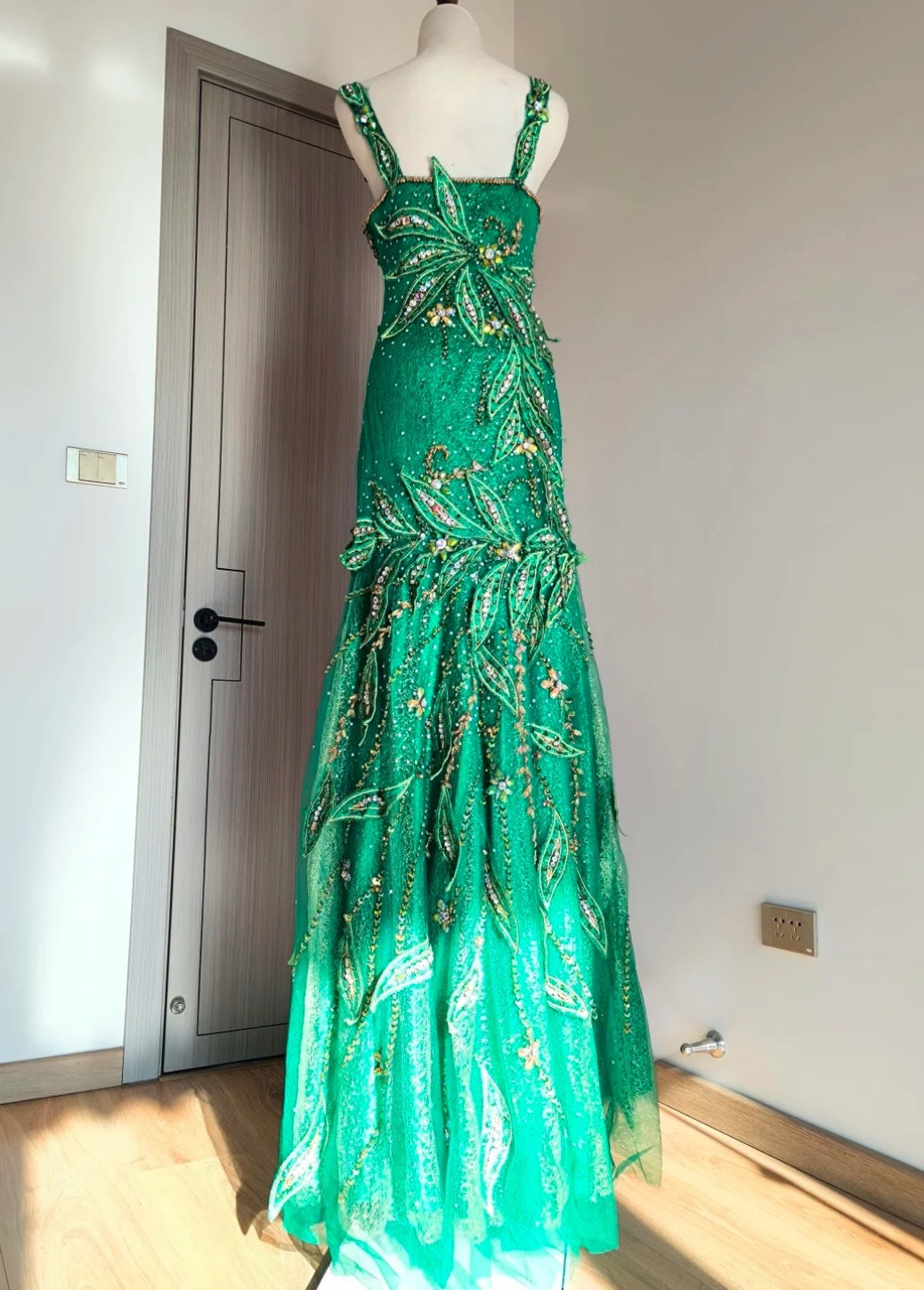 Vintage Green Long Prom Dress Beaded Straps Sheath Evening Dress Tulle Appliques Sleeveless Birthday Dress ED06589