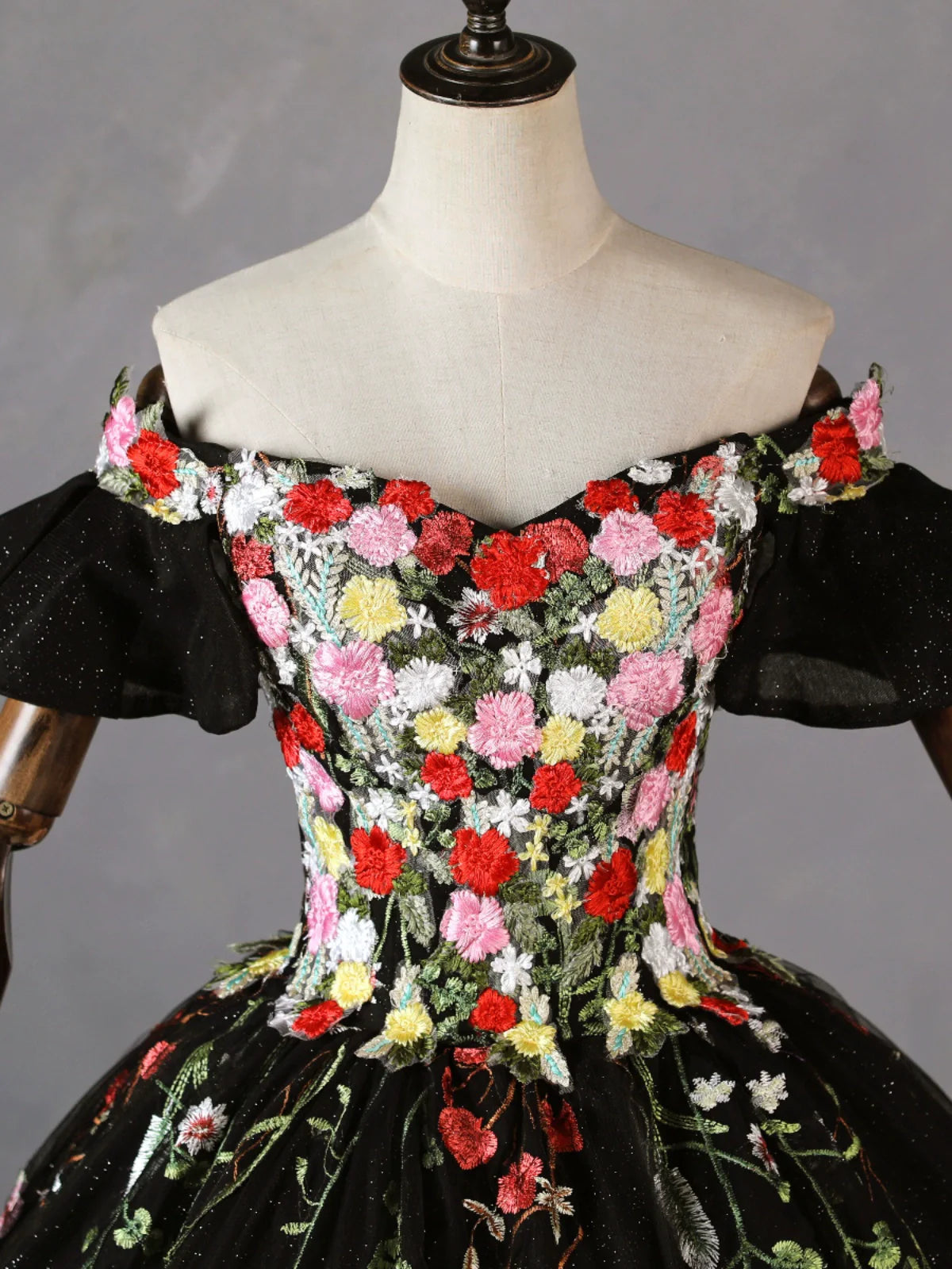 Schwarzes schulterfreies langes Ballkleid aus Tüllspitze, schwarzes Sweet 16-Kleid ED0679