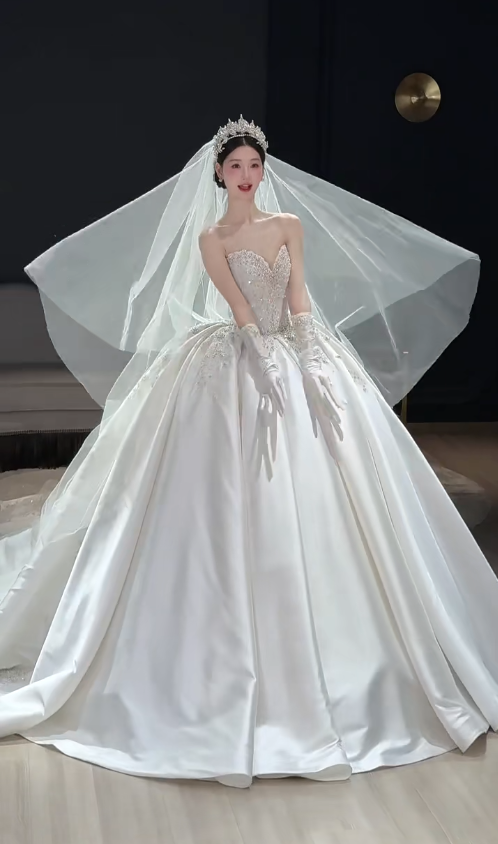 Elegant White Wedding Dress Sweetheart Satin A-Line Bridal Gown Sleeveless Bridal Dress ED06817