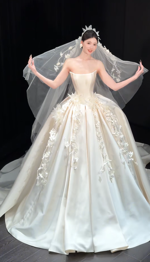 Elegant White Wedding Dress Strapless Satin A-Line Bridal Gown Sleeveless Bridal Dress ED06818