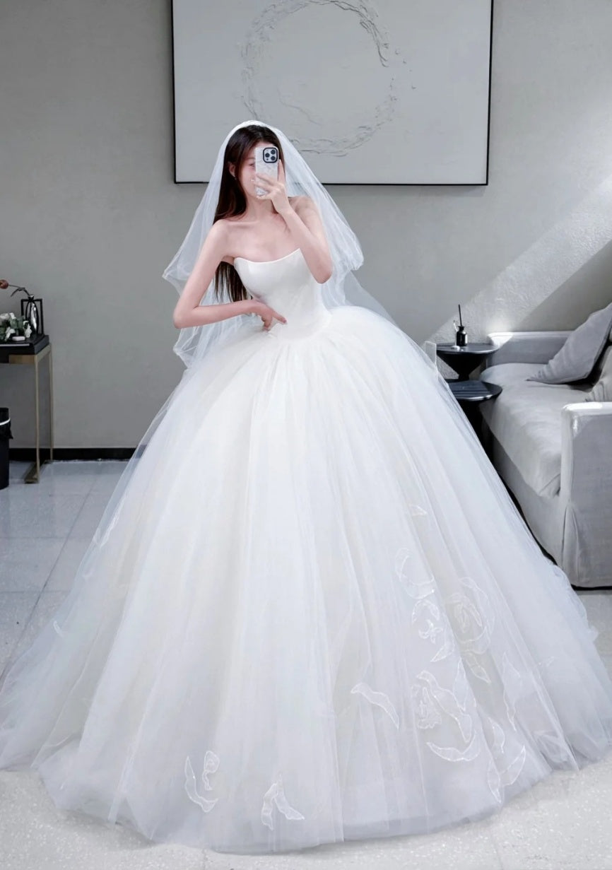 Timeless White Wedding Dress Tulle Strapless Bridal Gowns Sleeveless Ball Gown Bridal Dress ED06844