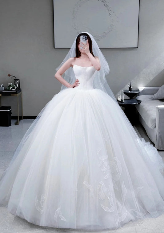Timeless White Wedding Dress Tulle Strapless Bridal Gowns Sleeveless Ball Gown Bridal Dress ED06844