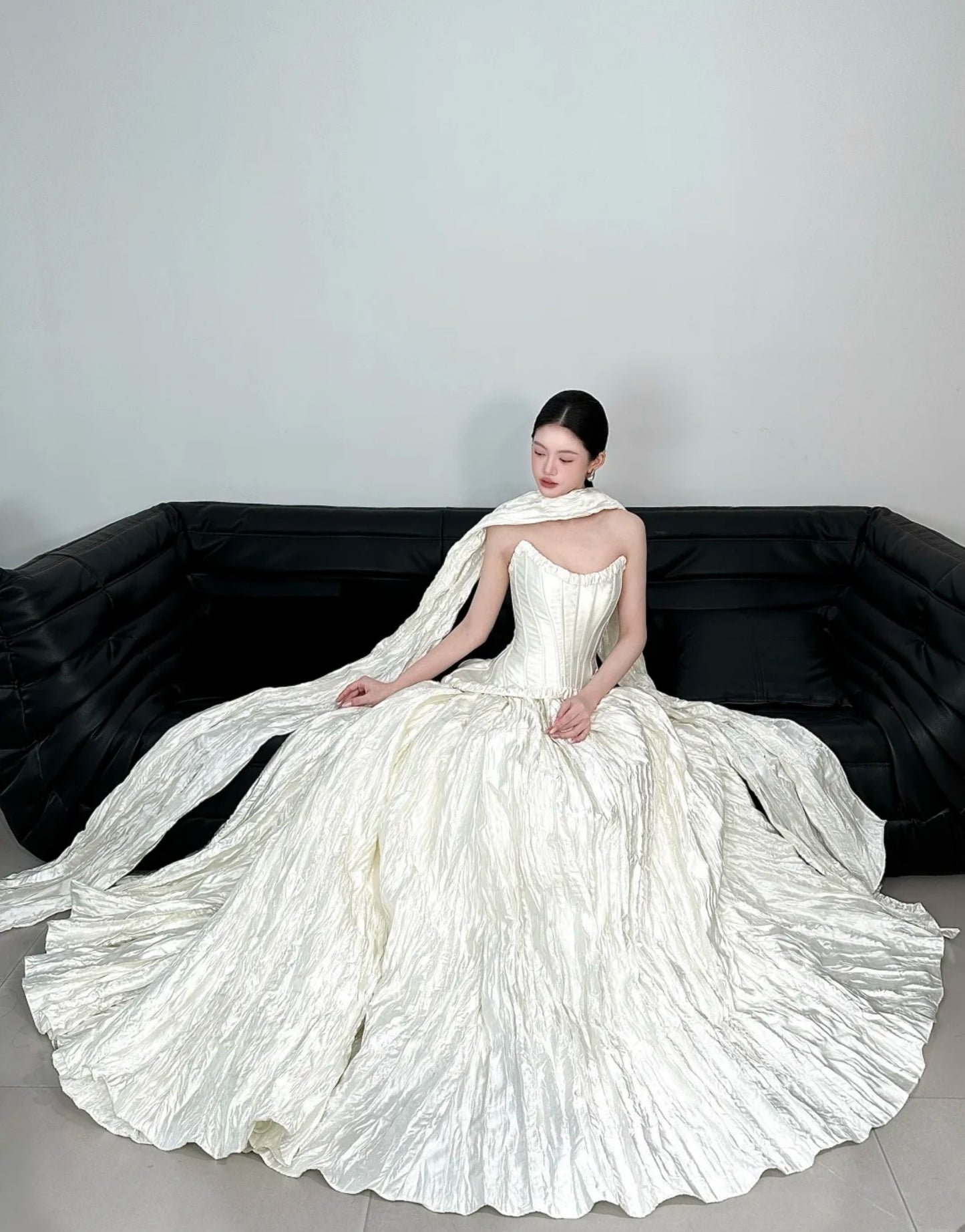 Elegant White Wedding Dress A-Line Satin Strapless Bridal Gowns Sleeveless Bridal Dress ED07002