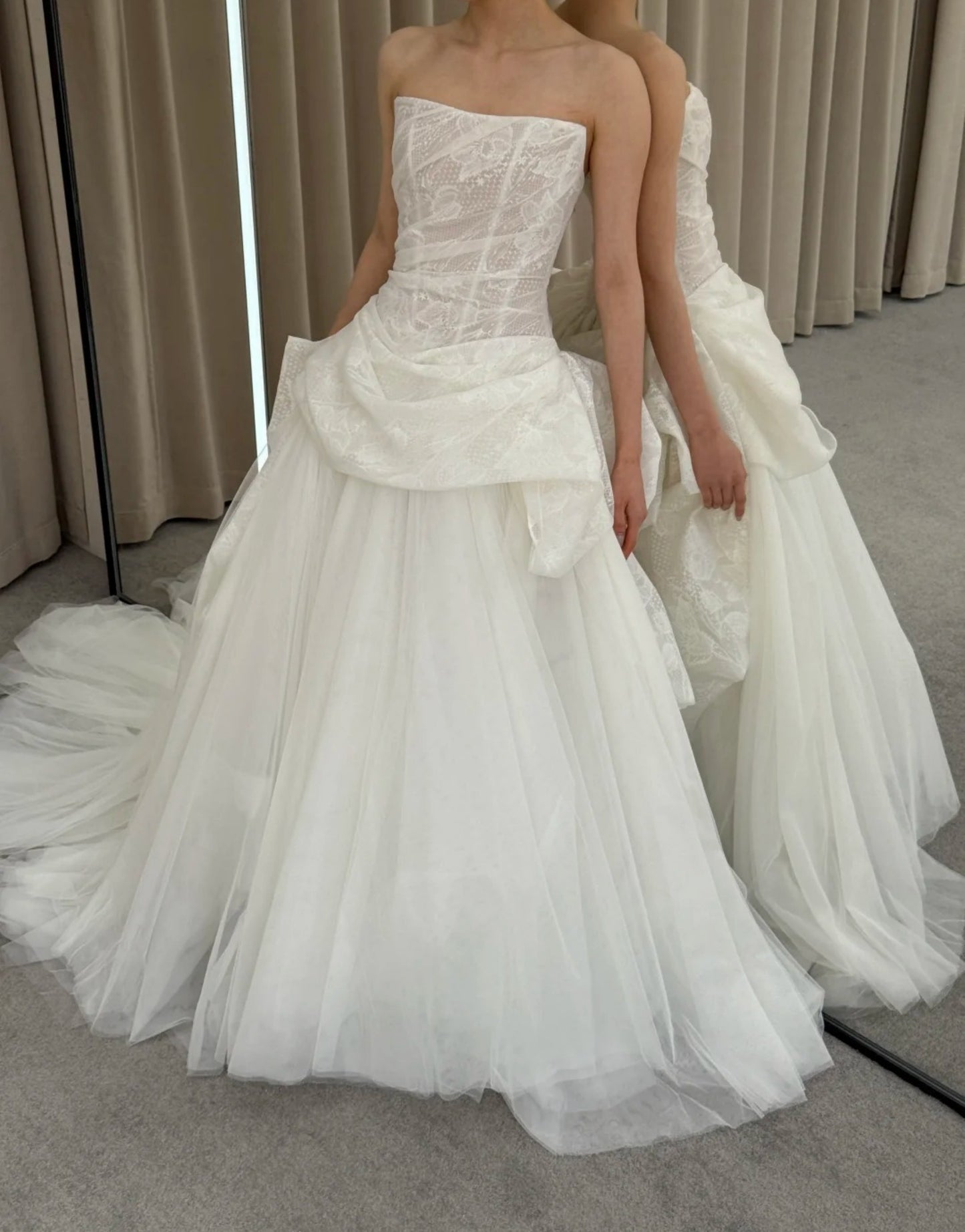 Robe de mariée blanche élégante, coupe trapèze, en tulle, sans bretelles, sans manches, référence ED07003