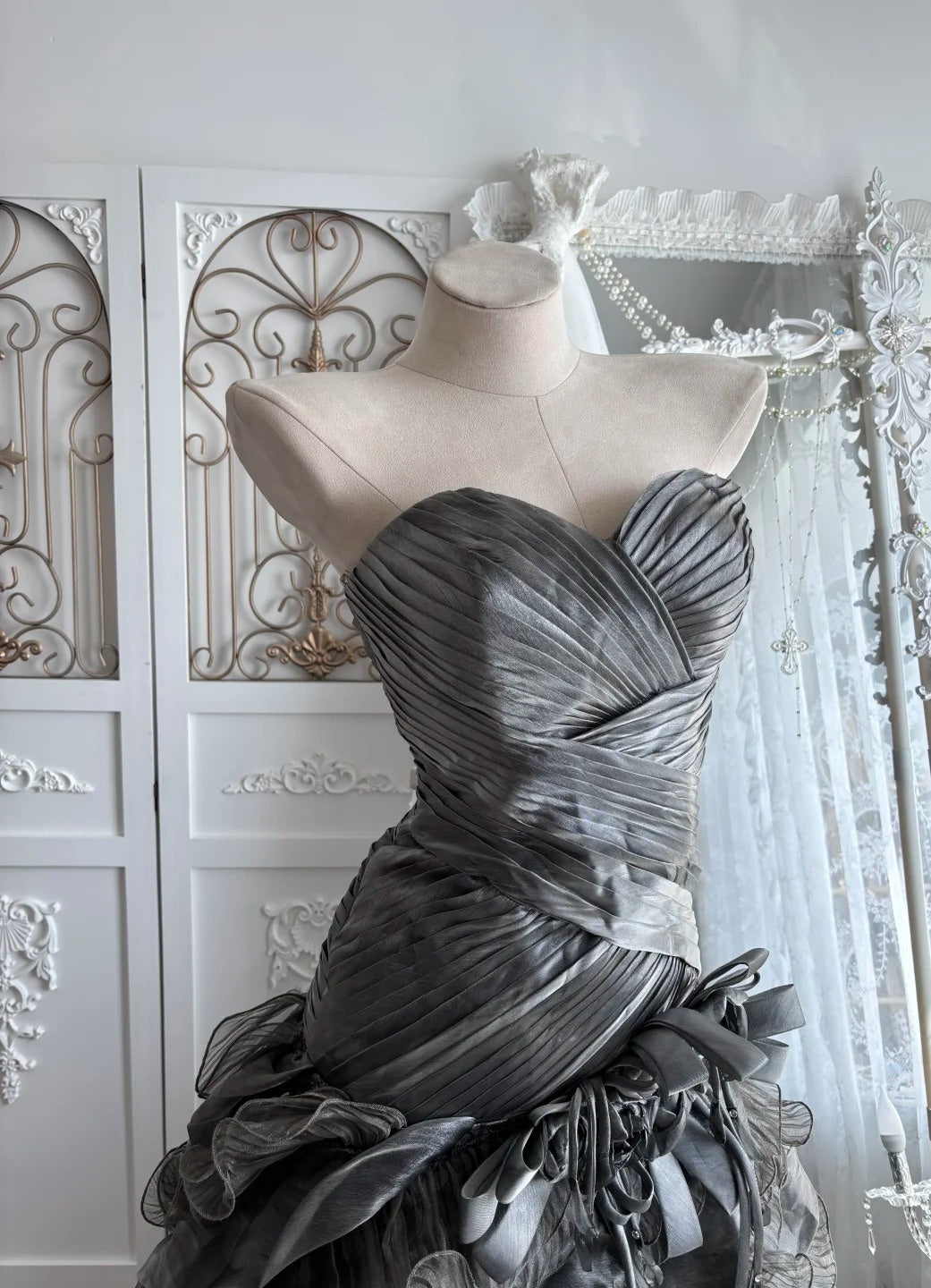 Magnifique robe de bal grise sans bretelles en tulle, coupe trapèze, ED07138
