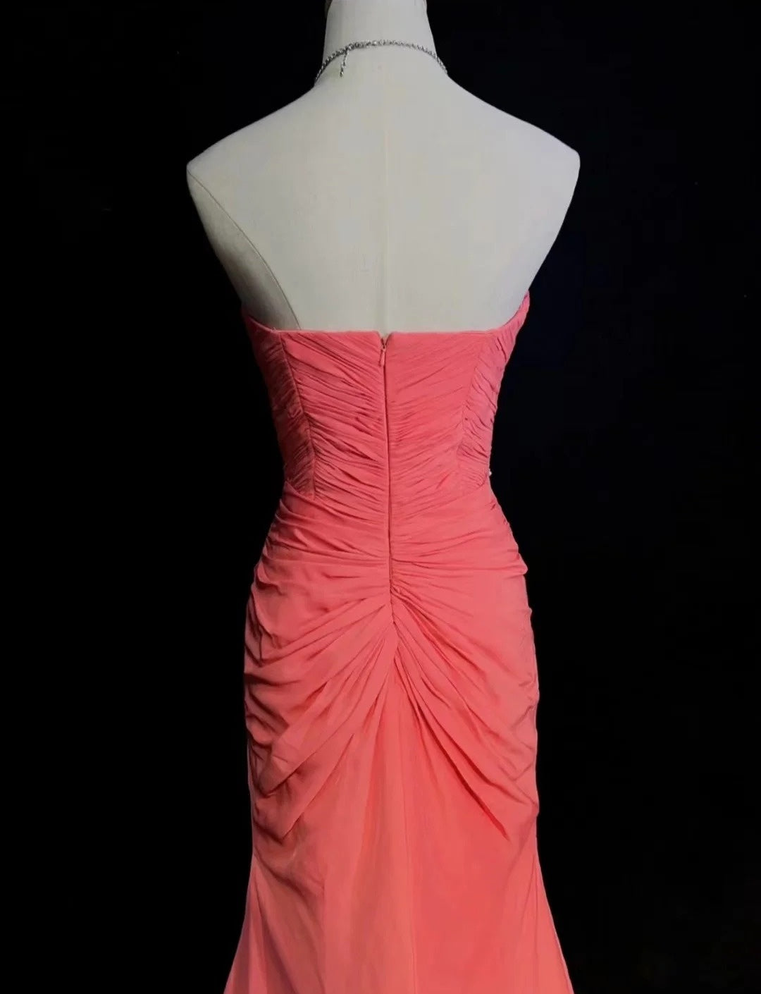 Robe de bal longue chic couleur pastèque, en mousseline perlée, décolleté cœur, robe fourreau ED07249