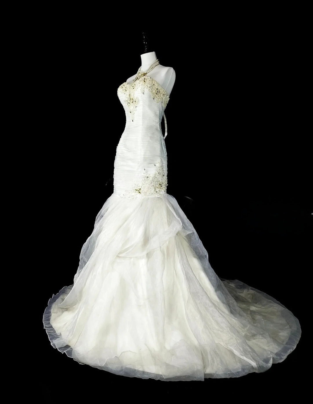 Robe de mariée blanche longue et sobre, décolleté cœur, style sirène, en tulle, référence ED07275