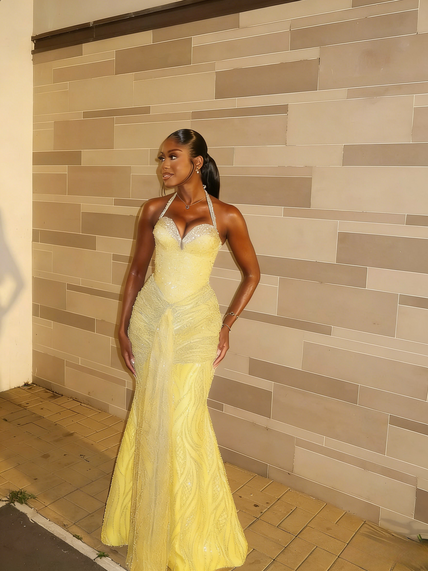 Elegantes langes gelbes Pailletten-Abendkleid im Meerjungfrauenstil mit Neckholder ED07282