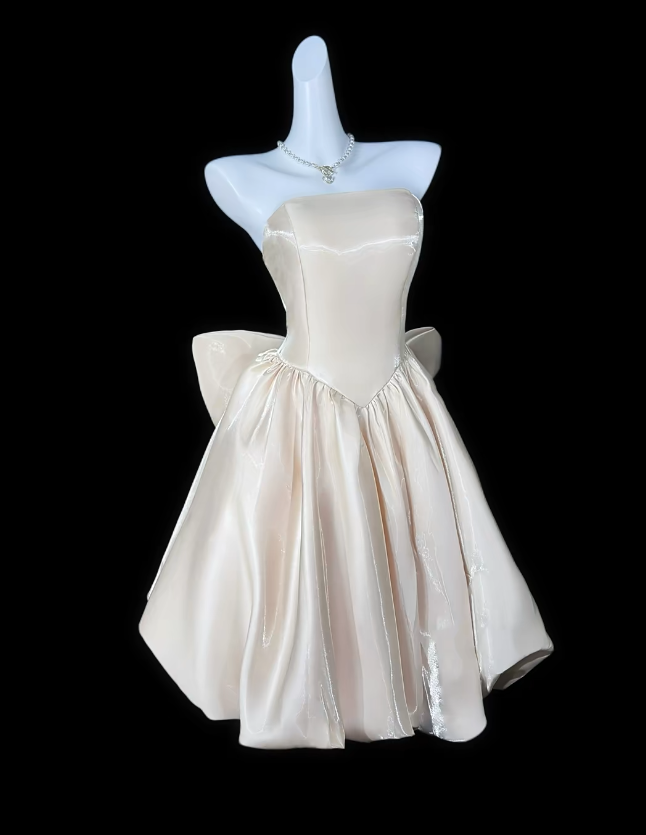 Robe de soirée simple en satin trapèze sans bretelles couleur champagne clair, robe de bal courte, robe de soirée sans manches ED07467