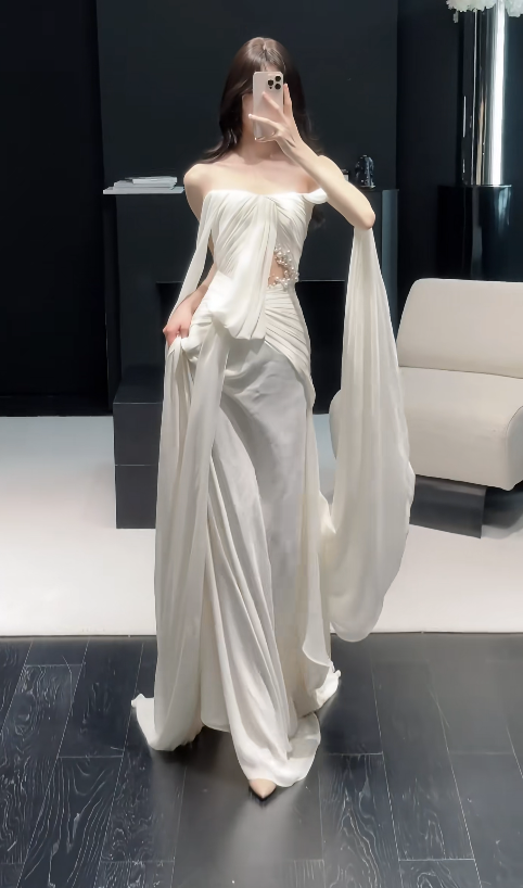Robe de mariée blanche chic fourreau en mousseline de soie à épaules dénudées ED07492