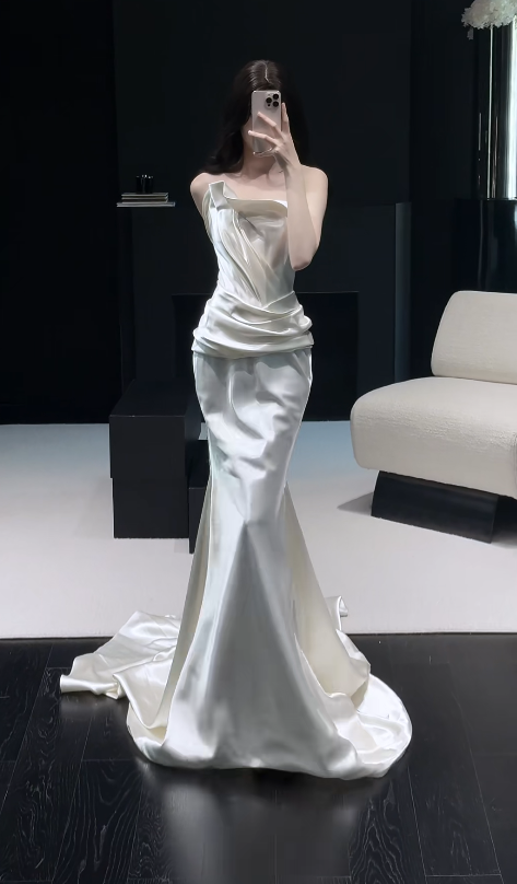 Elegant Sheath Strapless Wedding Dress White Satin Bridal Gown ED07493