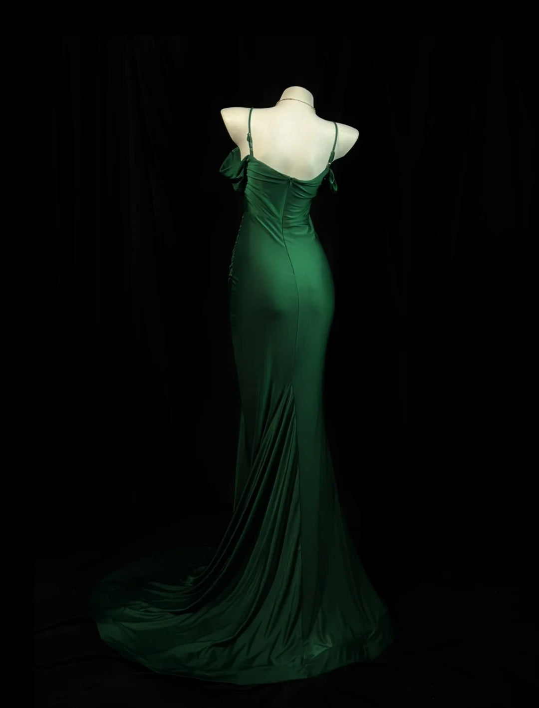 Robe de soirée longue fourreau chic à fines bretelles en satin vert Robe de bal ED07499