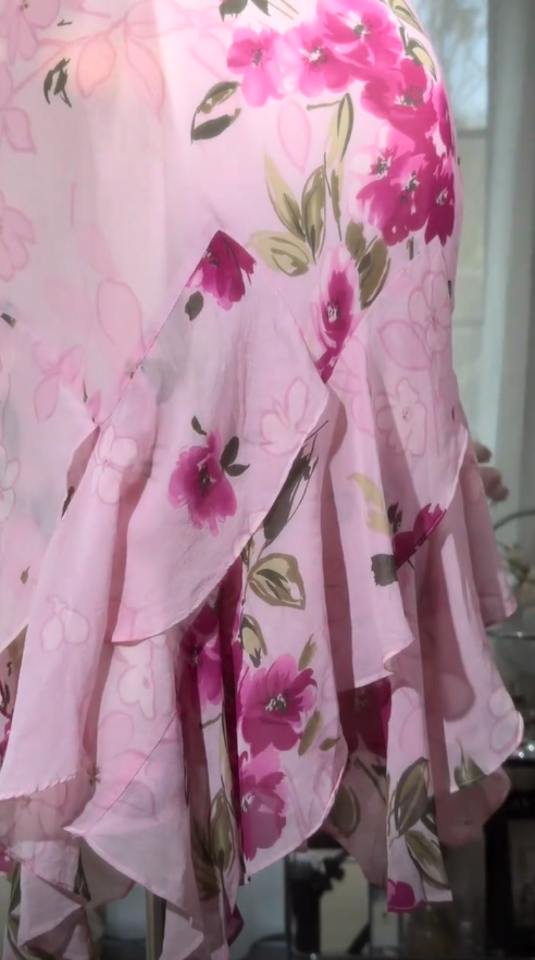 Robe Courte Rose de Bal Bretelles Fines Moulante Fleurie Cocktail Sans Manches Robe Courte Semi-Formelle ED07523