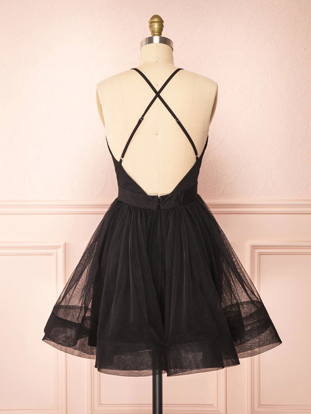 Einfaches schwarzes kurzes Ballkleid mit V-Ausschnitt, schwarzes Homecoming-Kleid ED0753