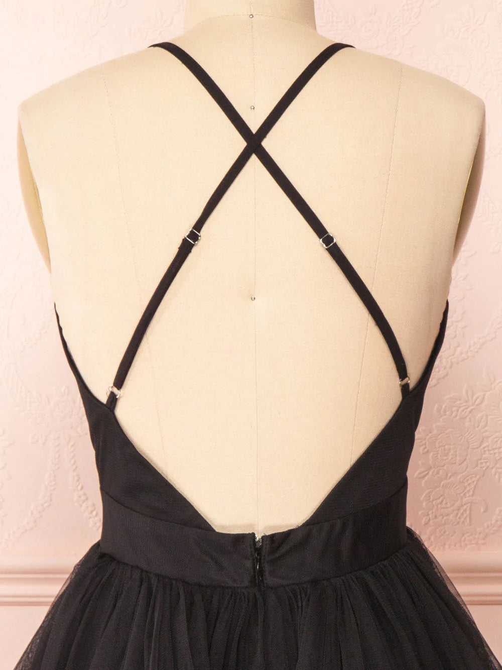 Einfaches schwarzes kurzes Ballkleid mit V-Ausschnitt, schwarzes Homecoming-Kleid ED0753