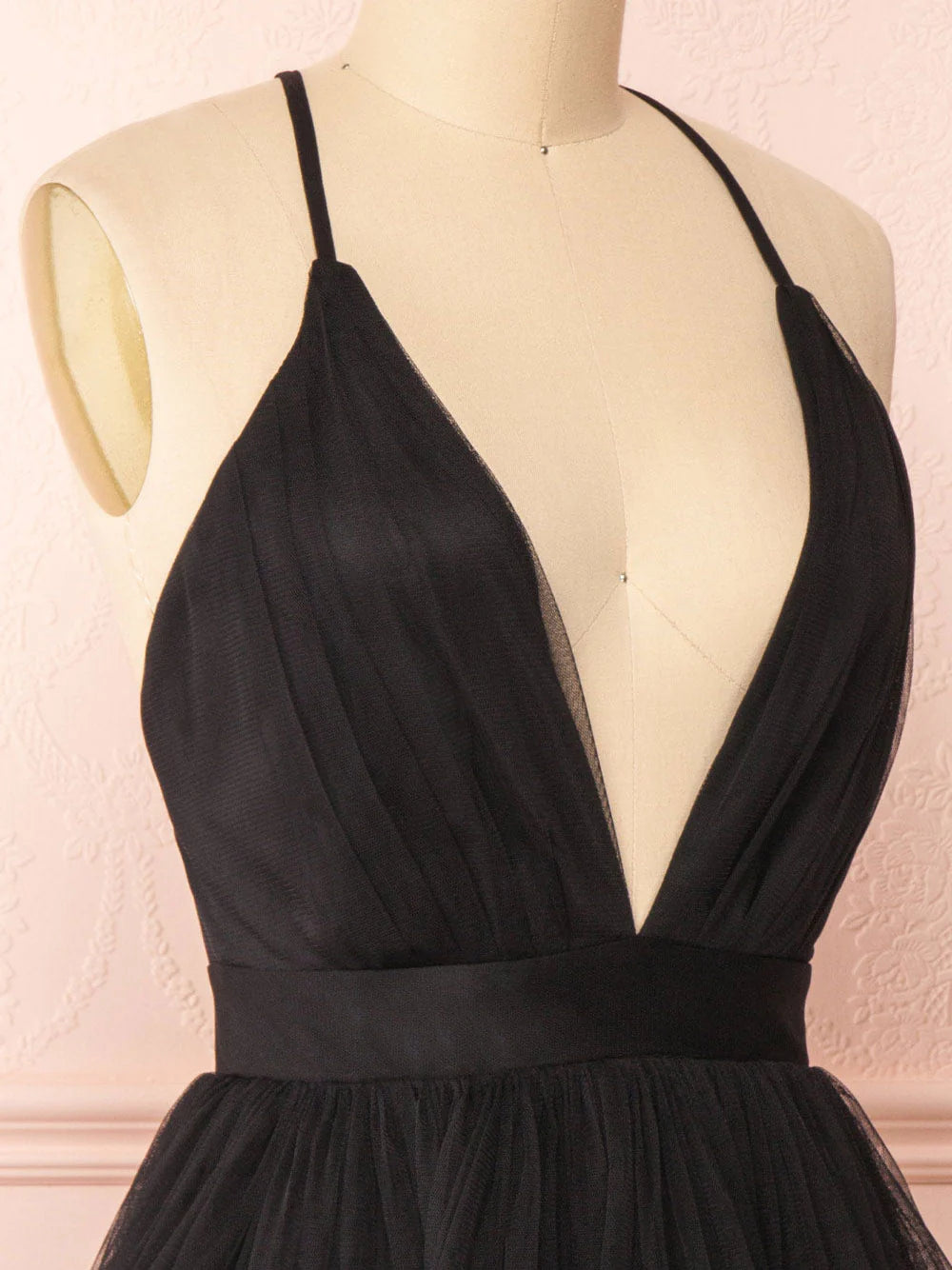 Einfaches schwarzes kurzes Ballkleid mit V-Ausschnitt, schwarzes Homecoming-Kleid ED0753