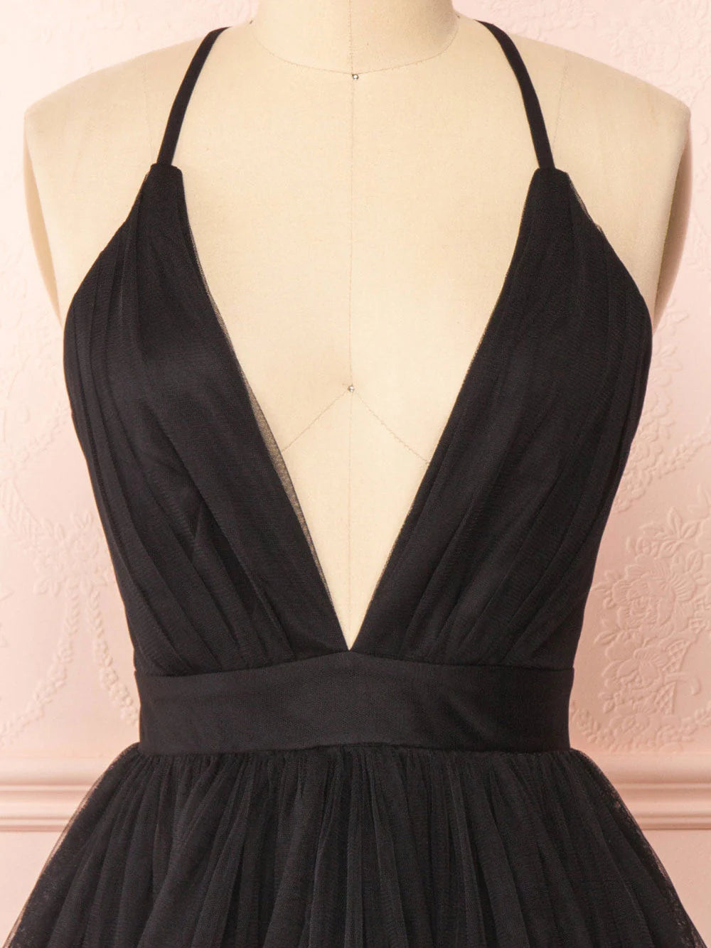 Einfaches schwarzes kurzes Ballkleid mit V-Ausschnitt, schwarzes Homecoming-Kleid ED0753