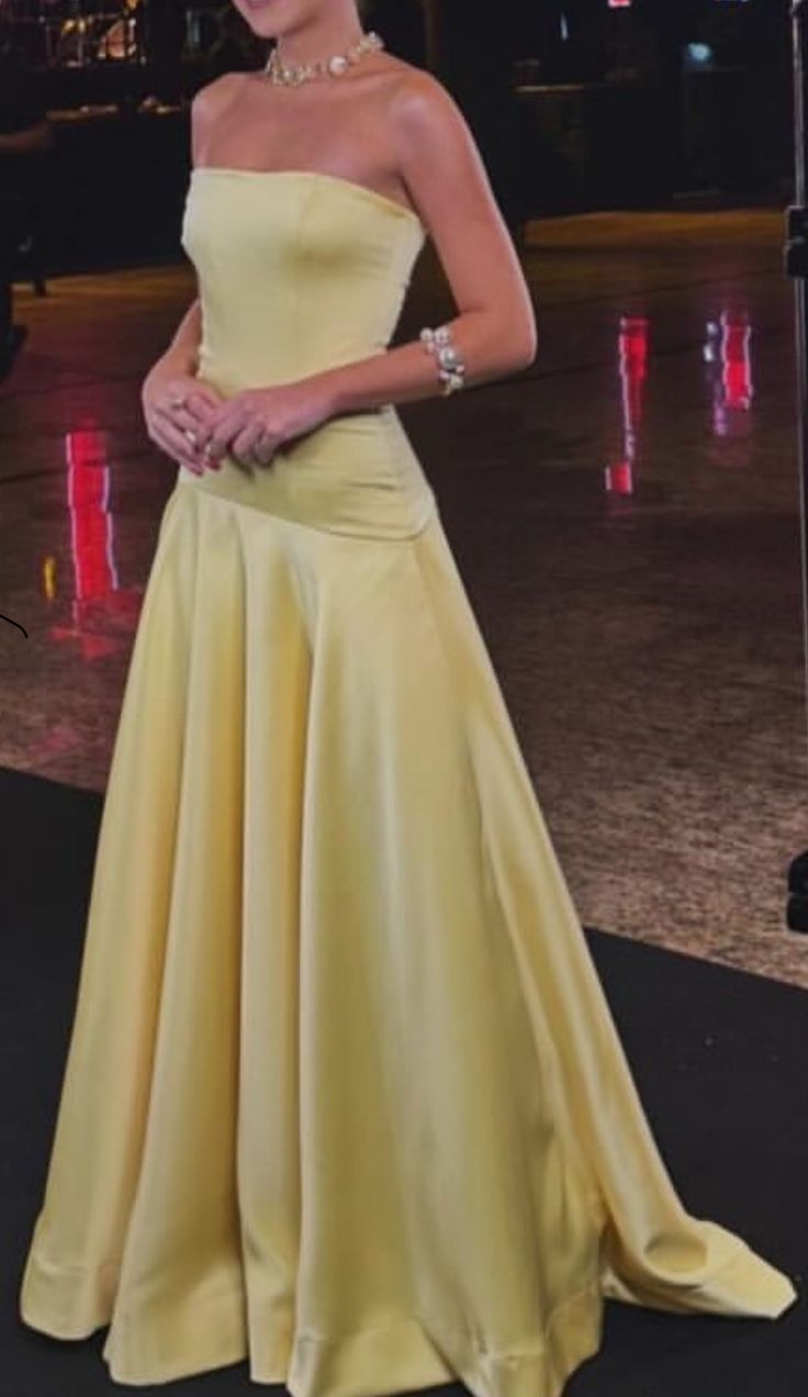 Chic A-Line Yellow Prom Dress Strapless Satin Long Evening Dress ED07609