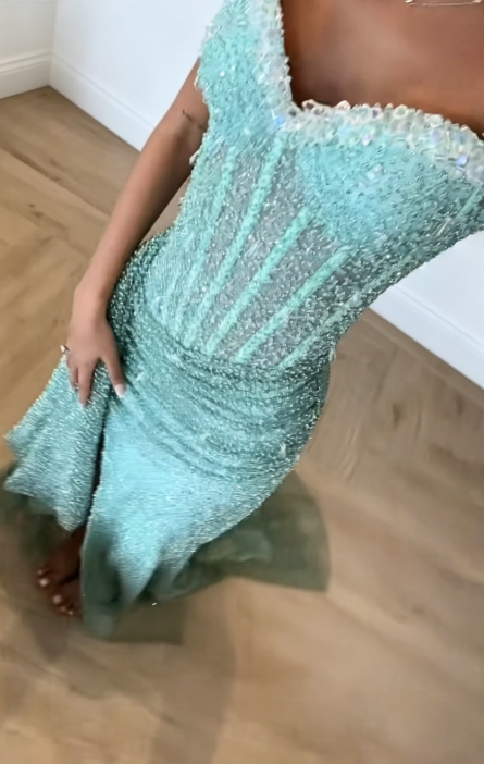 Tiffany Blue Langes Ballkleid Sweetheart Scheide Abendkleid Kleid mit Schlitz Perlen Tüll Formelles Kleid ED07637