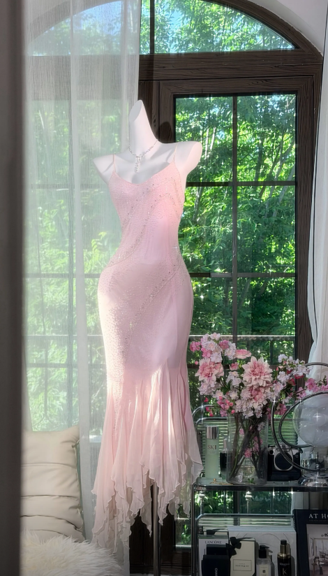 Romantisches Spaghettiträger-Etui-Chiffon-Abendkleid, perlenbesetztes pinkes Ballkleid ED07842