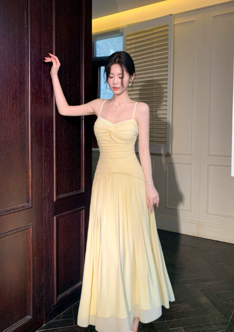 Robe de demoiselle d'honneur jaune tendance à fines bretelles, robe d'anniversaire fourreau, robe de bal en mousseline de soie ED07845