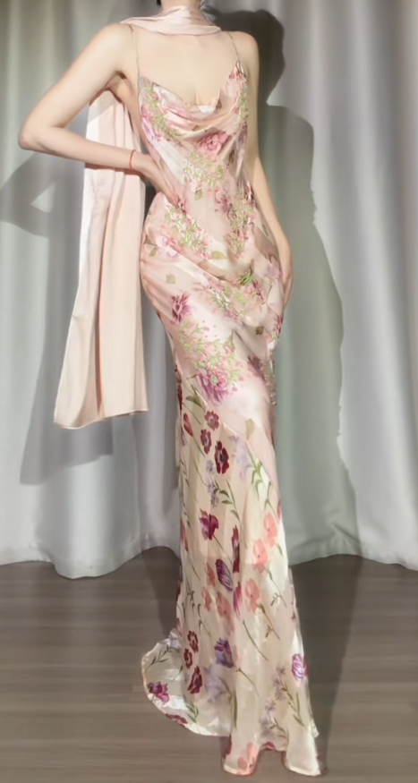 Robe longue de soirée en soie fleurie rose à fines bretelles chic fourreau ED07888