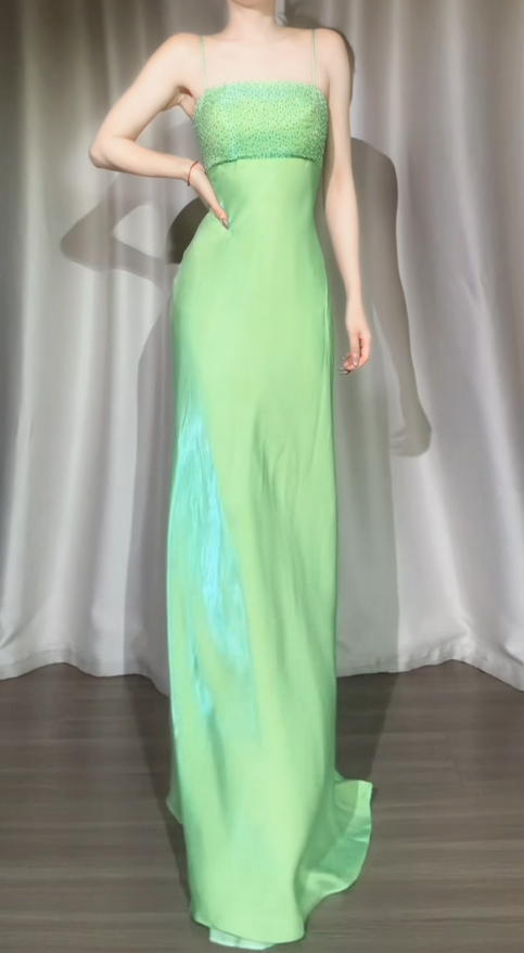 Robe de soirée longue fourreau en satin vert à fines bretelles et chic, robe de bal ED07984