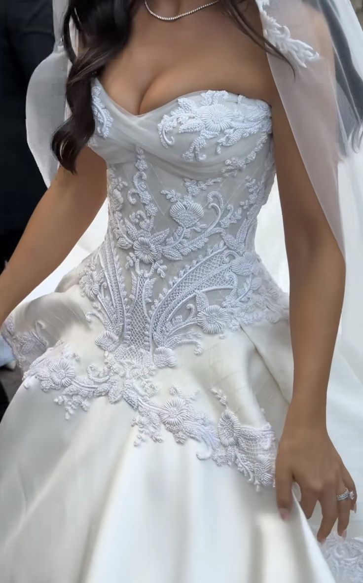 Timeless Sweetheart A-Line Wedding Dress Satin Appliques Bridal Dress White Bridal Gown ED08013