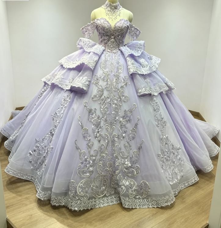 Wunderschönes schulterfreies Ballkleid Quinceanera Kleid Tüll Applikation Hell Lila Sweet 16 Kleid ED08197
