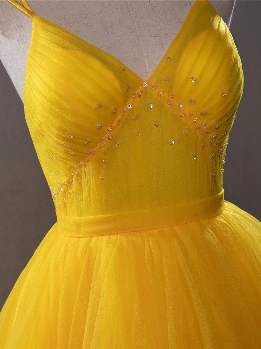 Gelbes langes Ballkleid aus Tüll mit V-Ausschnitt und hohem Schlitz, langes gelbes Abschlusskleid ED0821