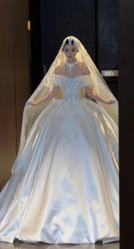 Chic Off-shoulder A-Line Wedding Dress Satin Applique Bridal Gown White Bridal Dress ED08327