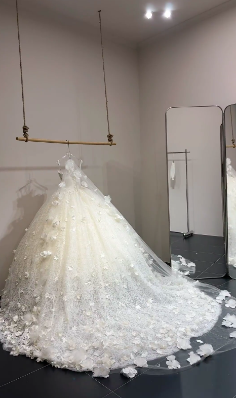 Classy White Wedding Dress Strapless A-Line Bridal Gown Tulle Bridal Dress ED08367