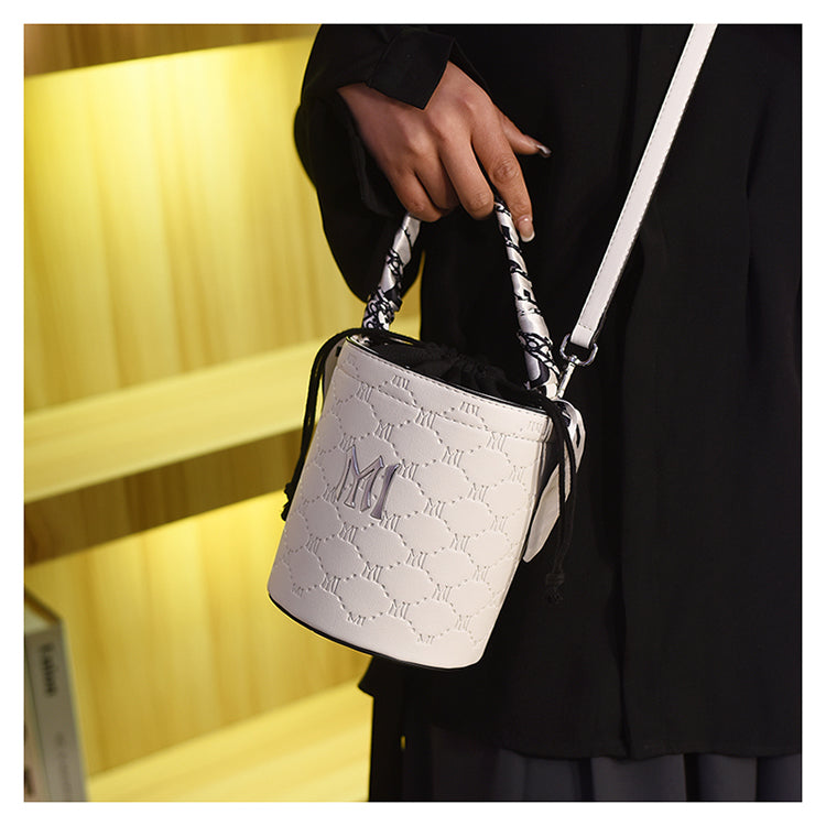 Niche fashion portable bucket bag ED0846