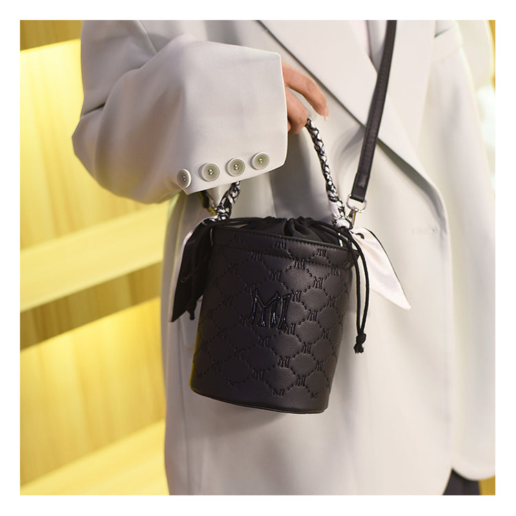 Niche fashion portable bucket bag ED0846